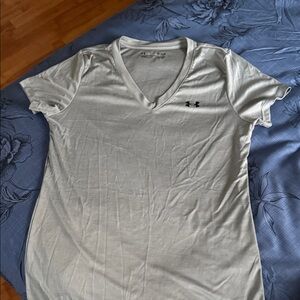 Under Armour Women's grey V-Neck Top